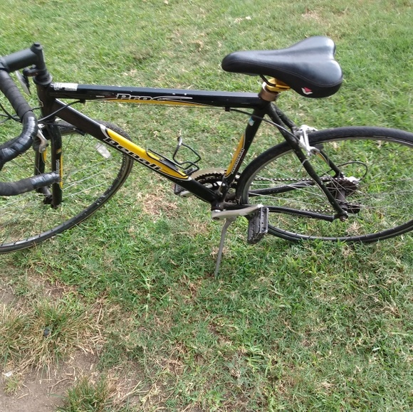 GMC Denali Pro - Picture 2 of 5